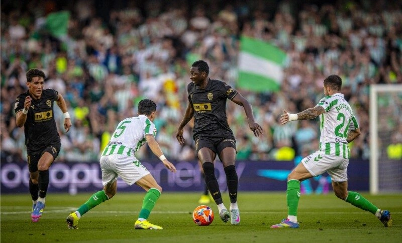 Valencia gặp khó trước Betis